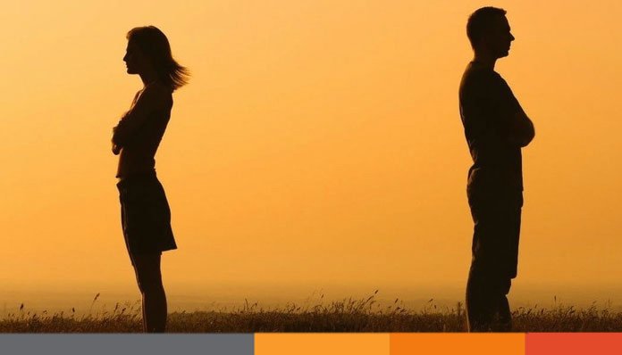 সম্পর্কে বিচ্ছেদ, রাস্তায় প্রেমিকারসামনেই প্রেমিকের বিষপান