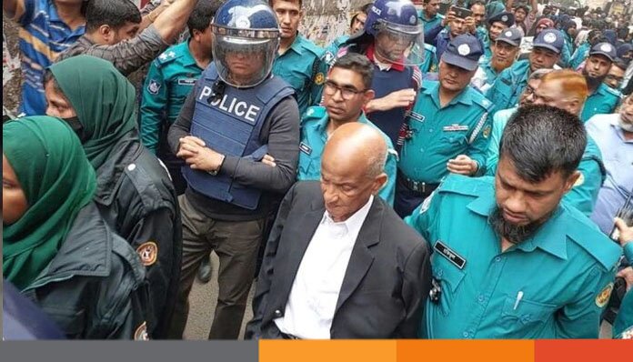 হাতকড়া কি বীর মুক্তিযোদ্ধার অলঙ্কার? আদালতে কামাল মজুমদার