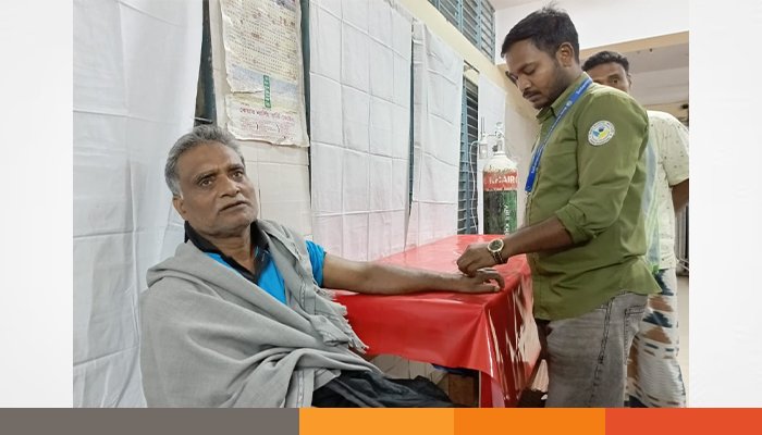 নামাজ না পেয়ে ইমামের ছেলেকেপেটালেন আওয়ামী লীগ নেতা