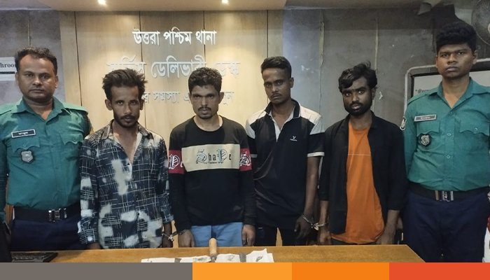 দেশীয় অস্ত্রসহ সংঘবদ্ধ ডাকাত দলের চার সদস্য গ্রেপ্তার