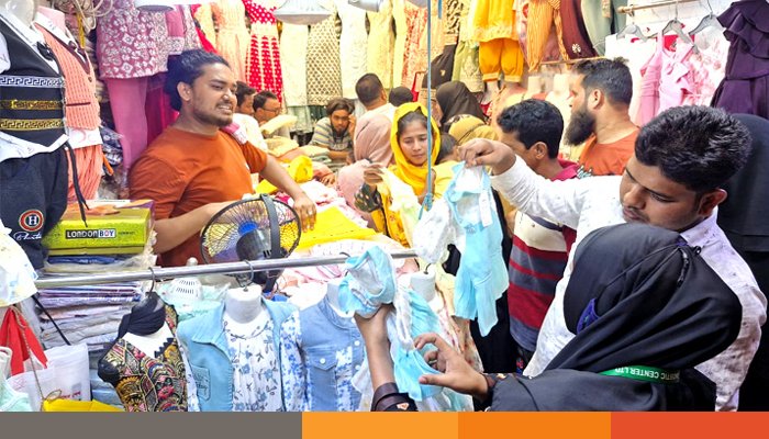 জমে উঠেছে ঈদের কেনাকাটা, মার্কেটগুলোতে ভিড় জমে উঠেছে ঈদের কেনাকাটা, মার্কেটগুলোতে ভিড়