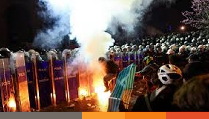 ইমামোগলুকে গ্রেপ্তারের প্রতিবাদে উত্তাল তুরস্ক