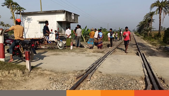 কোটচাঁদপুরে ট্রেনের ধাক্কায় চালক নিহত