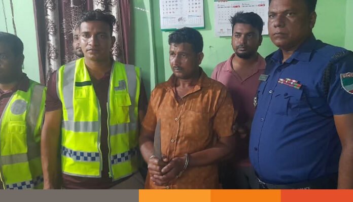 ঝিনাইদহে পুলিশ ফাঁড়ির পাশেই গলায় ছুরি ধরে ছিনতাই, ২ জন আটক