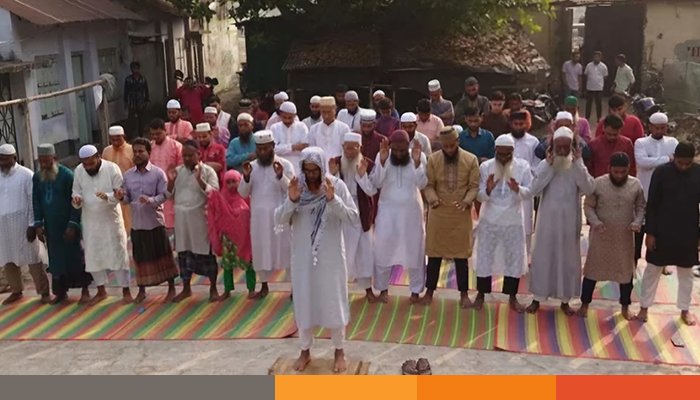 সৌদির সঙ্গে মিল রেখে ঝিনাইদহে ঈদ উদযাপন সৌদির সঙ্গে মিল রেখে ঝিনাইদহে ঈদ উদযাপন