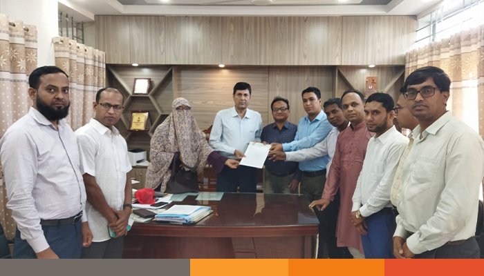 গ্রেড উন্নীতকরণের দাবিতে কিশোরগঞ্জে ইউএপিইও এসোসিয়েশনের স্মারকলিপি প্রদান
