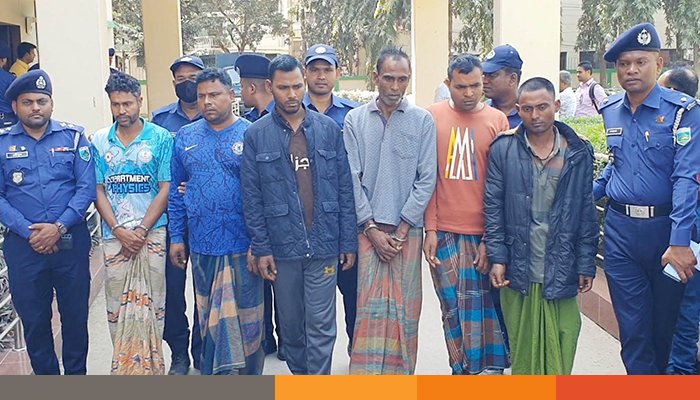 নওগাঁ-পাবনায় বাস ডাকাতির ঘটনায় গ্রেপ্তার ৬ নওগাঁ-পাবনায় বাস ডাকাতির ঘটনায় গ্রেপ্তার ৬