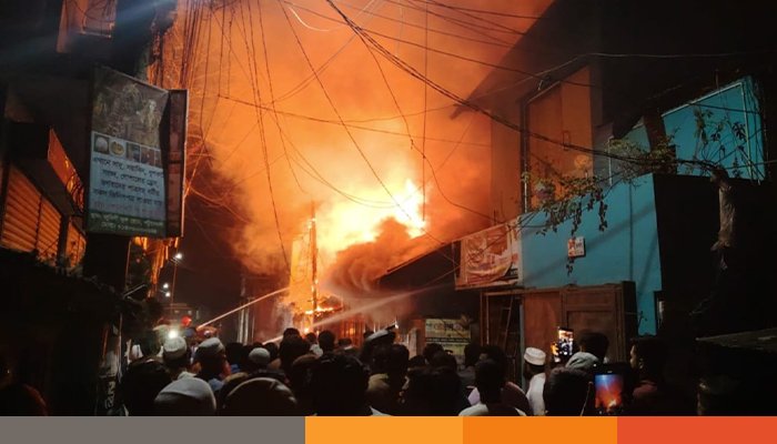 পটুয়াখালীতে ভয়াবহ অগ্নিকাণ্ডে পাঁচটি ঘর ও দুটি ব্যবসা প্রতিষ্ঠান পুড়ে ছাই