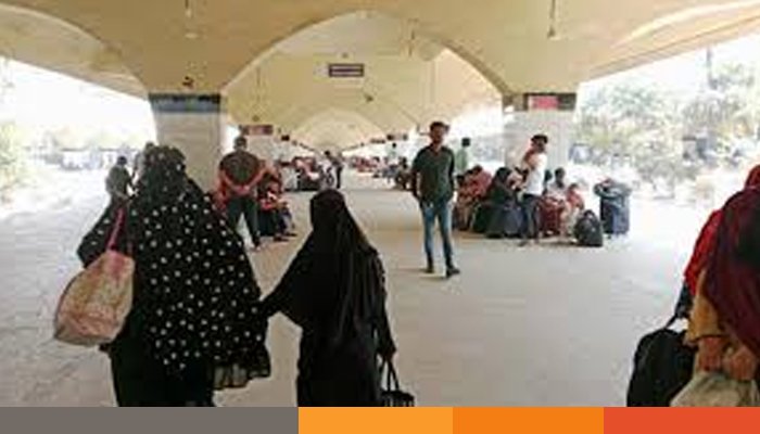 ট্রেন যাত্রায় ভিড় আছে তবে ভোগান্তি নেই