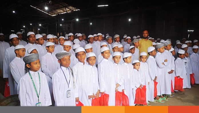 এতিম শিক্ষার্থীদের ঈদ উপহার দিলেন হাজী বশির আহমেদ