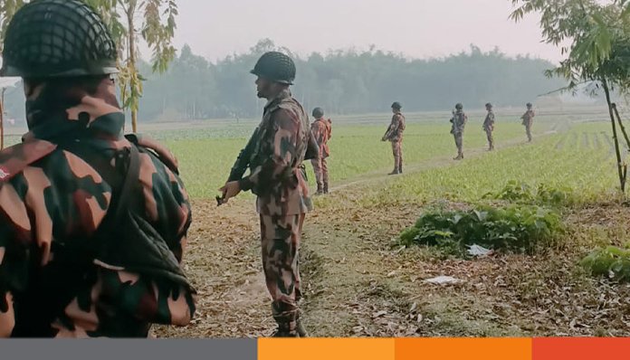 গভীররাতে ফের সীমান্তে কাঁটাতারের বেড়া বিএসএফের, বাধা বিজিবির