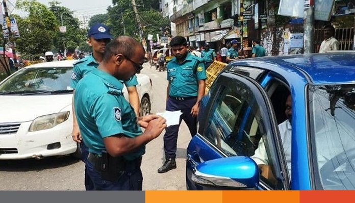 ট্রাফিক আইন লঙ্ঘনে ডিএমপির ১৩৫৫ মামলা ট্রাফিক আইন লঙ্ঘনে ডিএমপির ১৩৫৫ মামলা