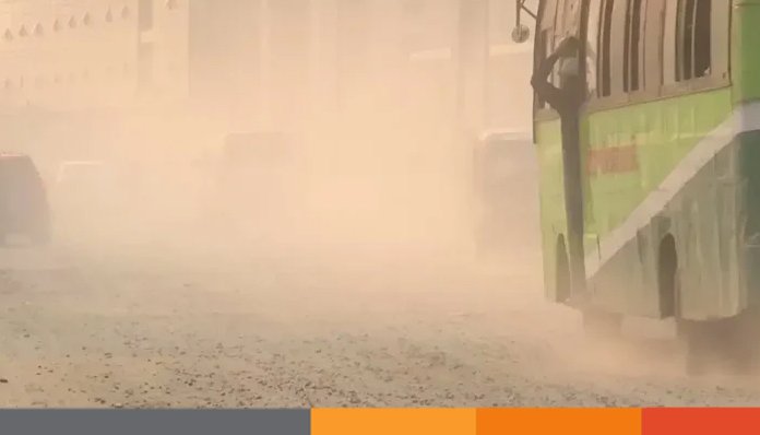 ঢাকার বায়ু দূষণের অবস্থা ৩ নম্বরে, দিল্লি শীর্ষে ঢাকার বায়ু দূষণের অবস্থা ৩ নম্বরে, দিল্লি শীর্ষে