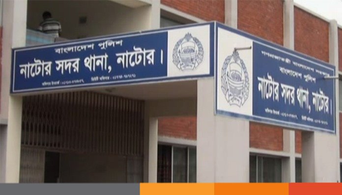 নাটোর থানায় বরখাস্ত পুলিশ সুপার এসএম ফজলুল হকের বিরুদ্ধে অভিযোগ দায়ের করেছে সাংবাদিক