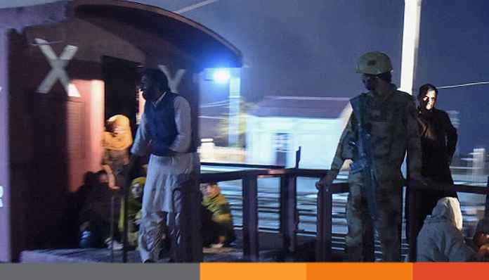 পাকিস্তানে বেলুচিস্তানে ট্রেনের ওপর জঙ্গি হামলায় ১৫৫ জন যাত্রীকে উদ্ধার, ২৭ সন্ত্রাসী নিহত পাকিস্তানে বেলুচিস্তানে ট্রেনের ওপর জঙ্গি হামলায় ১৫৫ জন যাত্রীকে উদ্ধার, ২৭ সন্ত্রাসী নিহত