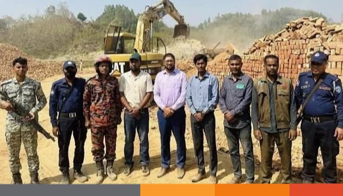 বান্দরবানে এসবিএম ইটভাটা গুড়িয়ে দিল প্রশাসন