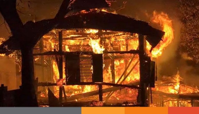 ভয়াবহ আগুনে পূড়ল ৮টি বসতঘর