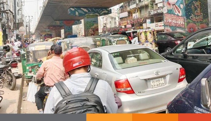 রাজধানীর বিভিন্ন সড়কে তীব্র যানজট, ভোগান্তি চরমে