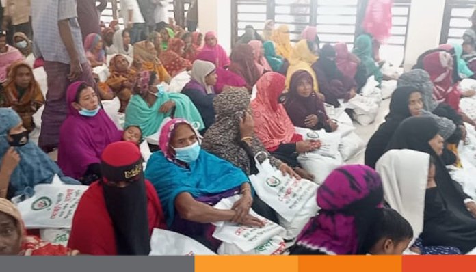 রাজবাড়ীতে ৮'শ হতদরিদ্র মানুষকে খাদ্য সামগ্রী উপহার দিল হোসাইন ইয়ুথ ফাউন্ডেশন