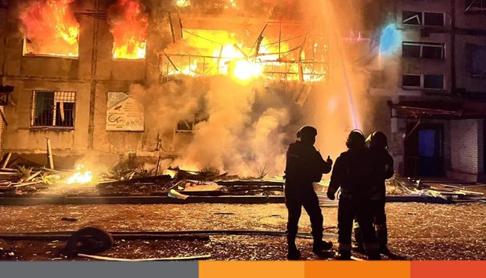 রুশ ক্ষেপণাস্ত্রে প্রাণ হারালেন ১১ ইউক্রেনীয় রুশ ক্ষেপণাস্ত্রে প্রাণ হারালেন ১১ ইউক্রেনীয়