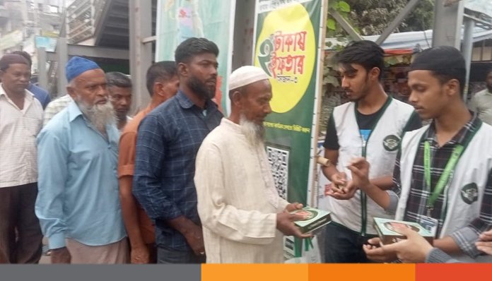 সমাজের দৃষ্টিভঙ্গি পরিবর্তনে নোয়াখালীতে ২ টাকার ইফতার
