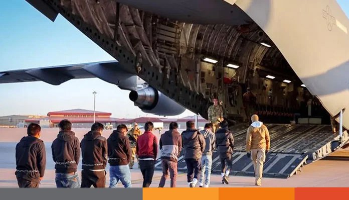 সামরিক বিমানে অবৈধ অভিবাসীদের ফেরত পাঠানো বন্ধ করল যুক্তরাষ্ট্র সামরিক বিমানে অবৈধ অভিবাসীদের ফেরত পাঠানো বন্ধ করল যুক্তরাষ্ট্র