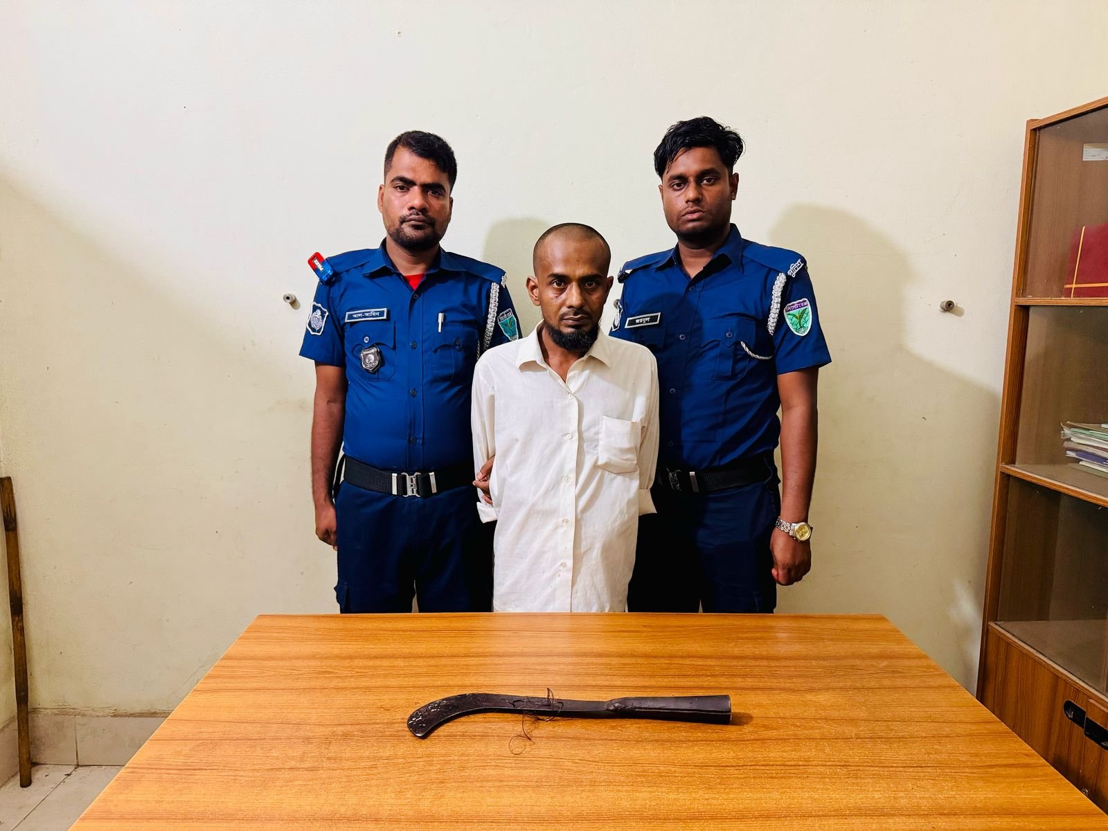 নবীগঞ্জে মাকে কুপিয়ে জখম করেছে ছেলে