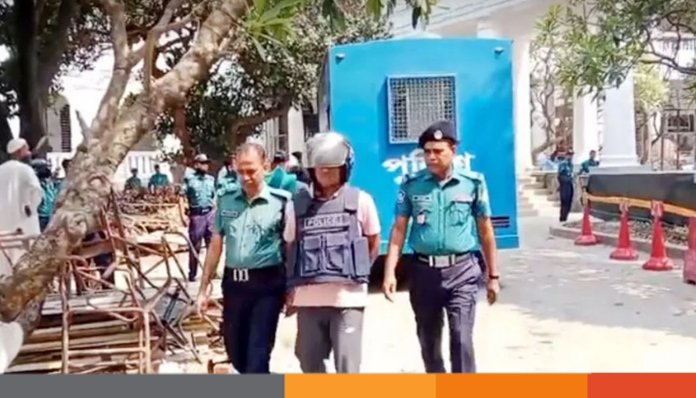 আশুলিয়ায় লাশ পোড়ানোর ঘটনায় ৩ পুলিশ কর্মকর্তাকে ট্রাইব্যুনালে হাজির আশুলিয়ায় লাশ পোড়ানোর ঘটনায় ৩ পুলিশ কর্মকর্তাকে ট্রাইব্যুনালে হাজির