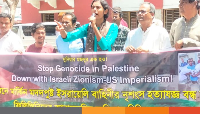 ইসরাইলী পণ্য বয়কটসহ যুদ্ধ বন্ধের দাবিতে ব‌রিশা‌লে বিক্ষোভ