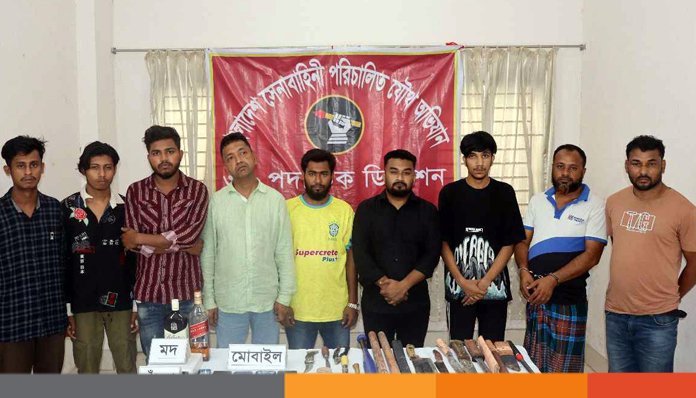 কুমিল্লায় সেনাবাহিনী ও র‌্যাবের যৌথ অভিযানে অস্ত্রসহ ৯ জন গ্রেপ্তার