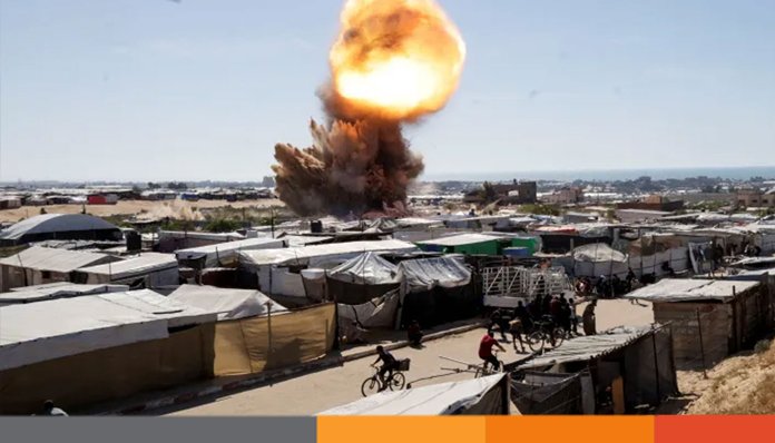 গাজায় বোমা হামলা অব্যাহত, প্রাণ হারিয়েছে আরও ৫২ জন