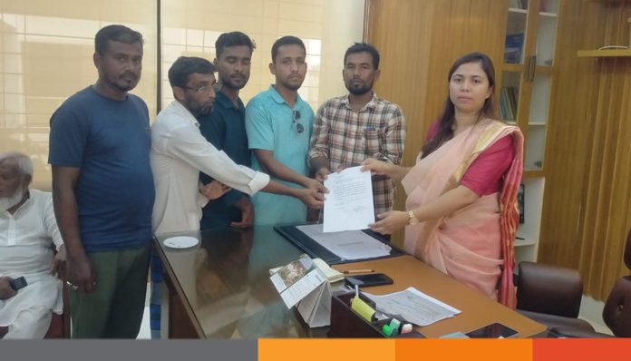 চরফ্যাশনে সিএনজি মালিক সমিতির মানববন্ধন ও স্মারকলিপি প্রদান চরফ্যাশনে সিএনজি মালিক সমিতির মানববন্ধন ও স্মারকলিপি প্রদান