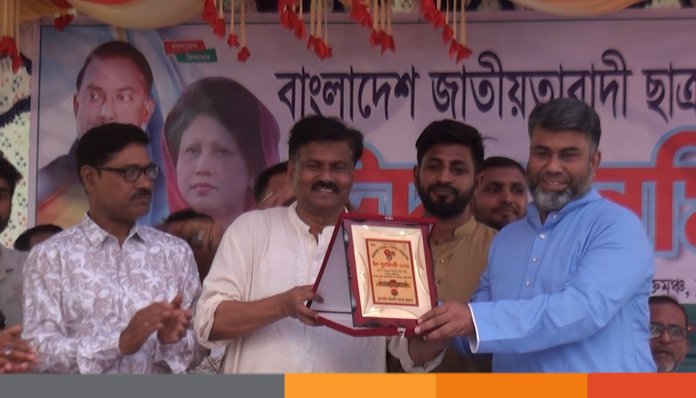 চুয়াডাঙ্গায় ছাত্রদল এর সাবেক ও বর্তমান নেতৃবৃন্দকে নিয়ে ঈদ পুনর্মিলনী চুয়াডাঙ্গায় ছাত্রদল এর সাবেক ও বর্তমান নেতৃবৃন্দকে নিয়ে ঈদ পুনর্মিলনী