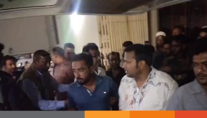 ছাত্রদল নেতাকে গুলি করে পালানোর সময় পিস্তলসহ যুবক আটক