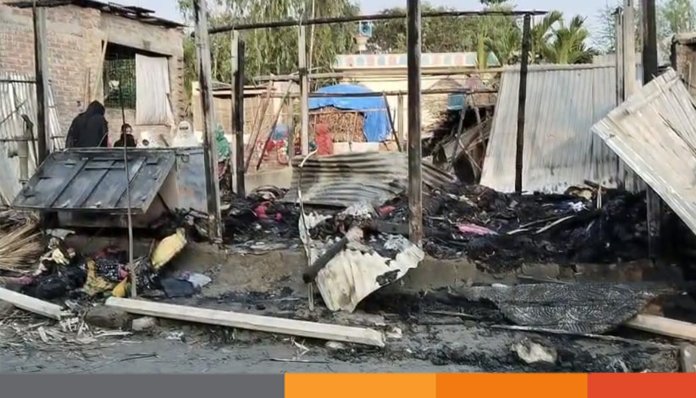 ঠাকুরগাঁওয়ে মালধইয়া ও বাঙ্গালীদের মধ্যে সংঘর্ষ, বাড়িঘরে আগুন, লুটপাট