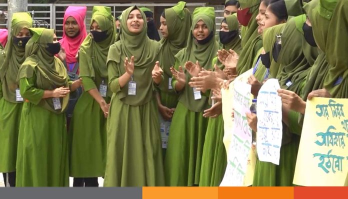 ডিপ্লোমা নার্সিং কোর্সকে স্নাতক সমমানের দাবিতে ঝিনাইদহে বিক্ষোভ