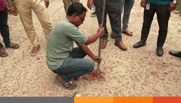 দুদকের অভিযানে মিললো কাজের অসঙ্গতি, অস্বীকার করলেন প্রকৌশলী দুদকের অভিযানে মিললো কাজের অসঙ্গতি, অস্বীকার করলেন প্রকৌশলী