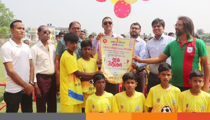 নওগাঁয় অনূর্ধ্ব-১৫ বালকদের ফুটবল প্রশিক্ষণ শুরু