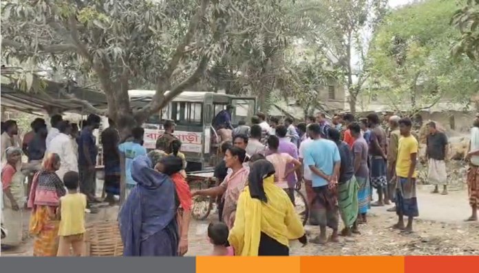 নওগাঁয় গাছ কাটাকে কেন্দ্র করে দুই পক্ষের সংঘর্ষে নিহত ২