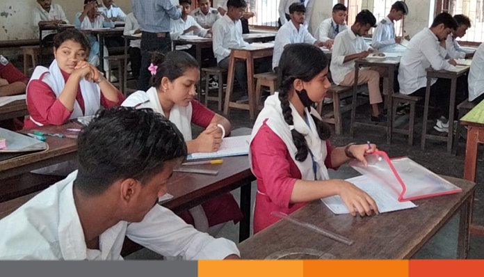 পটুয়াখালীতে এসএসসি ও সমমানের পরীক্ষায় ৭২টি কেন্দ্রে ২৫ হাজার ৮'শ ৮১ জন পরীক্ষার্থী