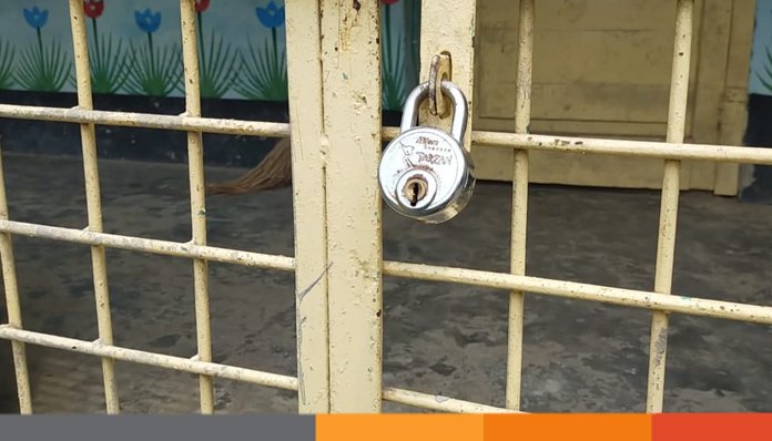প্রধান শিক্ষক ও সহকারী শিক্ষকের কোন্দলে তালাবদ্ধ প্রাথমিক বিদ্যালয়