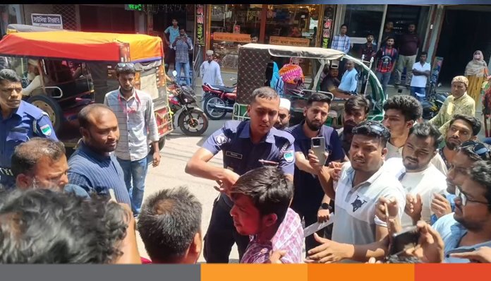 মেহেরপুরে আল্লাহতালাকে কটূক্তির অভিযোগে যুবককে গণধোলাই পরে পুলিশের হাতে সোপর্দ মেহেরপুরে আল্লাহতালাকে কটূক্তির অভিযোগে যুবককে গণধোলাই, পরে পুলিশের হাতে সোপর্দ
