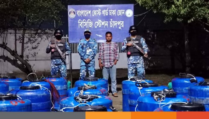 হাইমচরে ১২ লক্ষ চিংড়ি রেনু জব্দ:ডাকাতিয়া নদীতে অবমুক্ত