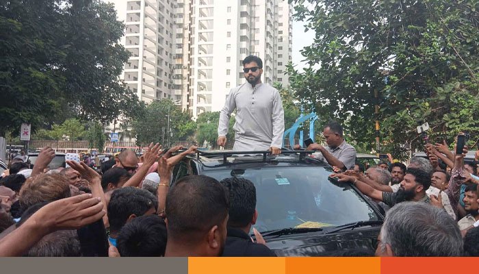 কর্মীদের সঙ্গে আন্দোলনে ইশরাক