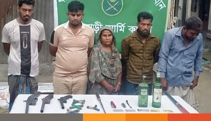 রাজবাড়ীতে যৌথ বাহিনীর অভিযানে অস্ত্র ও গোলাবারুদসহ গ্রেফতার ৫