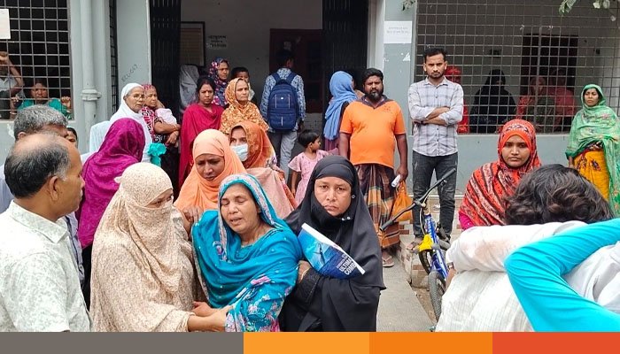 নওগাঁয় ভাতিজাকে কালো জাদু করার অভিযোগে চাচাকে কুপিয়ে হত্যা