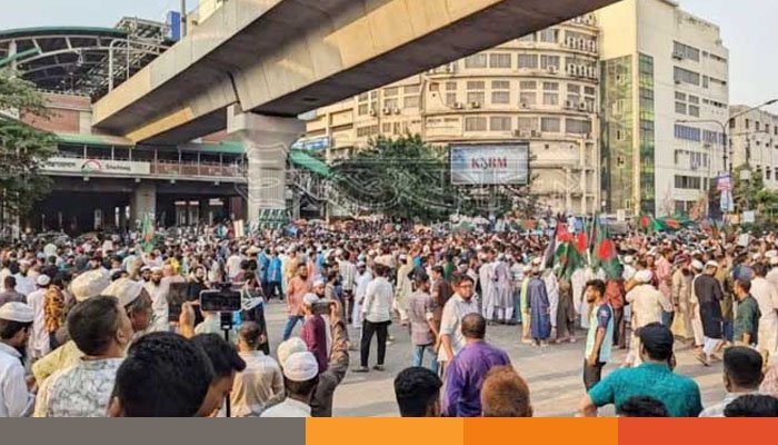 শাহবাগে দ্বিতীয় দিনের মতো চলছে বিক্ষোভ শাহবাগে দ্বিতীয় দিনের মতো চলছে বিক্ষোভ