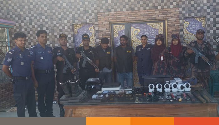 কক্সবাজারে শীর্ষ সন্ত্রাসী শাহীনের ডেরায় যৌথ বাহিনীর অভিযান