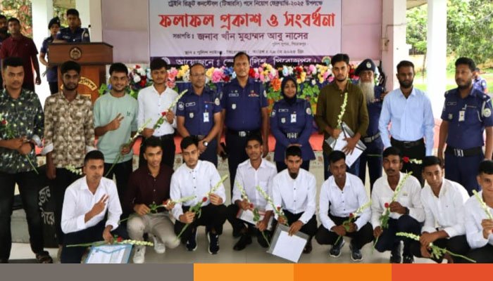 পিরোজপুরে মেধার ভিত্তিতে চাকরি পেলেন ১৫ পুলিশের কনস্টেবল