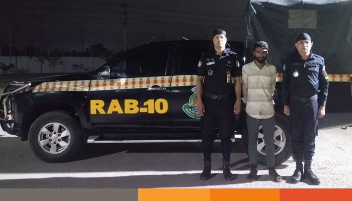 ১৮ দিন পর মুন্সীগঞ্জে বাসের ছাদ উড়ে যাওয়া কান্ডের চালক গ্রেপ্তার